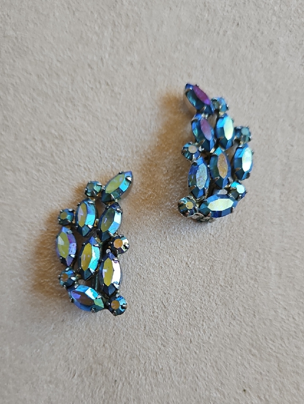 Vintage blue Aurora Borealis rhinestones silver-tone clip on earrings Dazzling